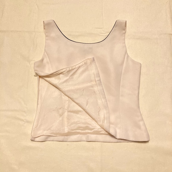 Tahari Scoop Neck Top - Picture 5 of 5